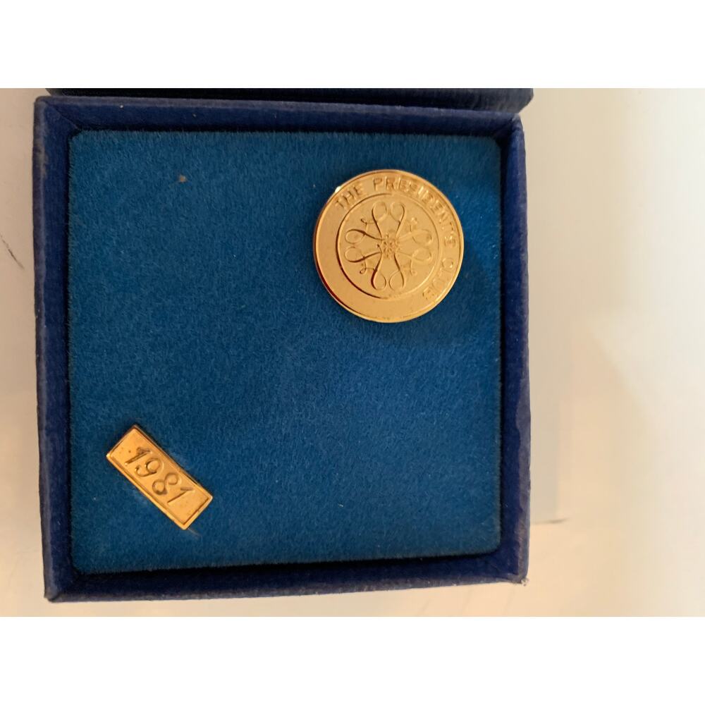 Avon  President's club 1981 stick pin vintage new